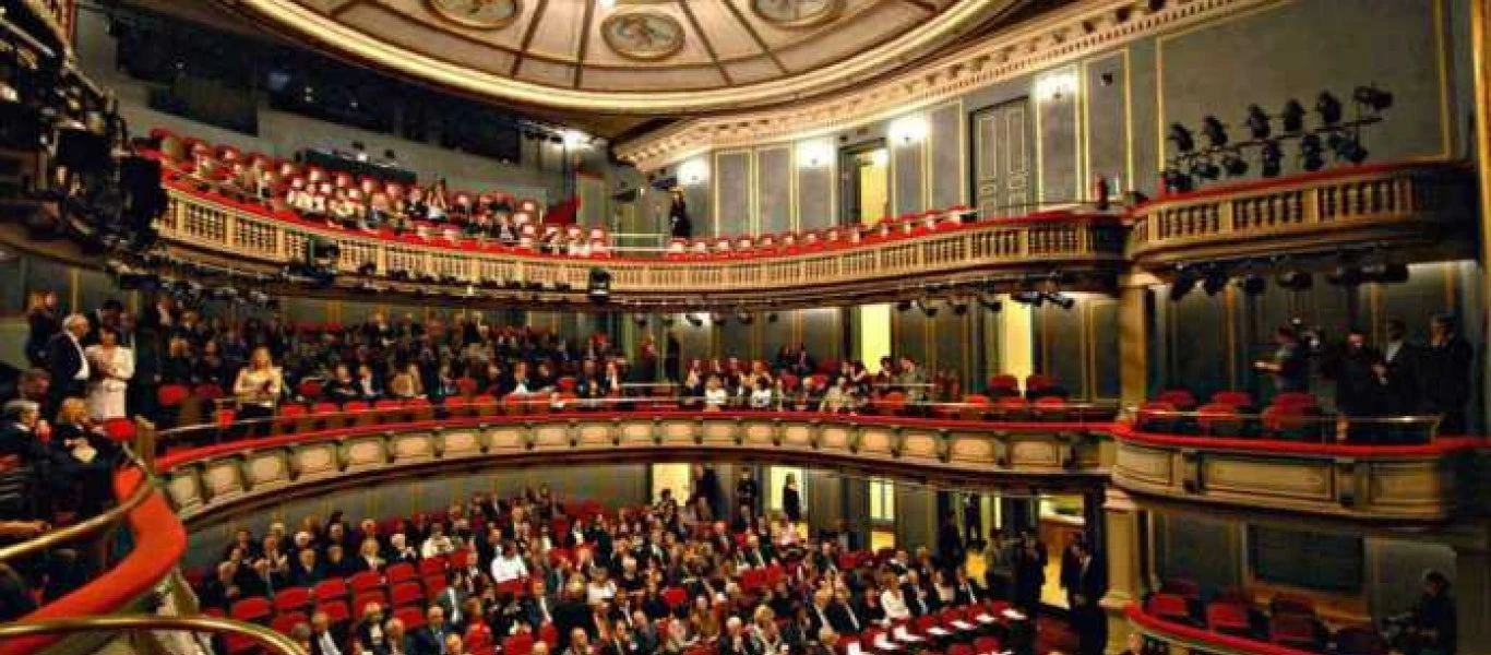 Νέα Υόρκη: Ανοίγουν ξανά τα θέατρα στο Μπρόντγουεϊ μόνο για...εμβολιασμένους - Χρήση μάσκας για τους ανεμβολίαστους
